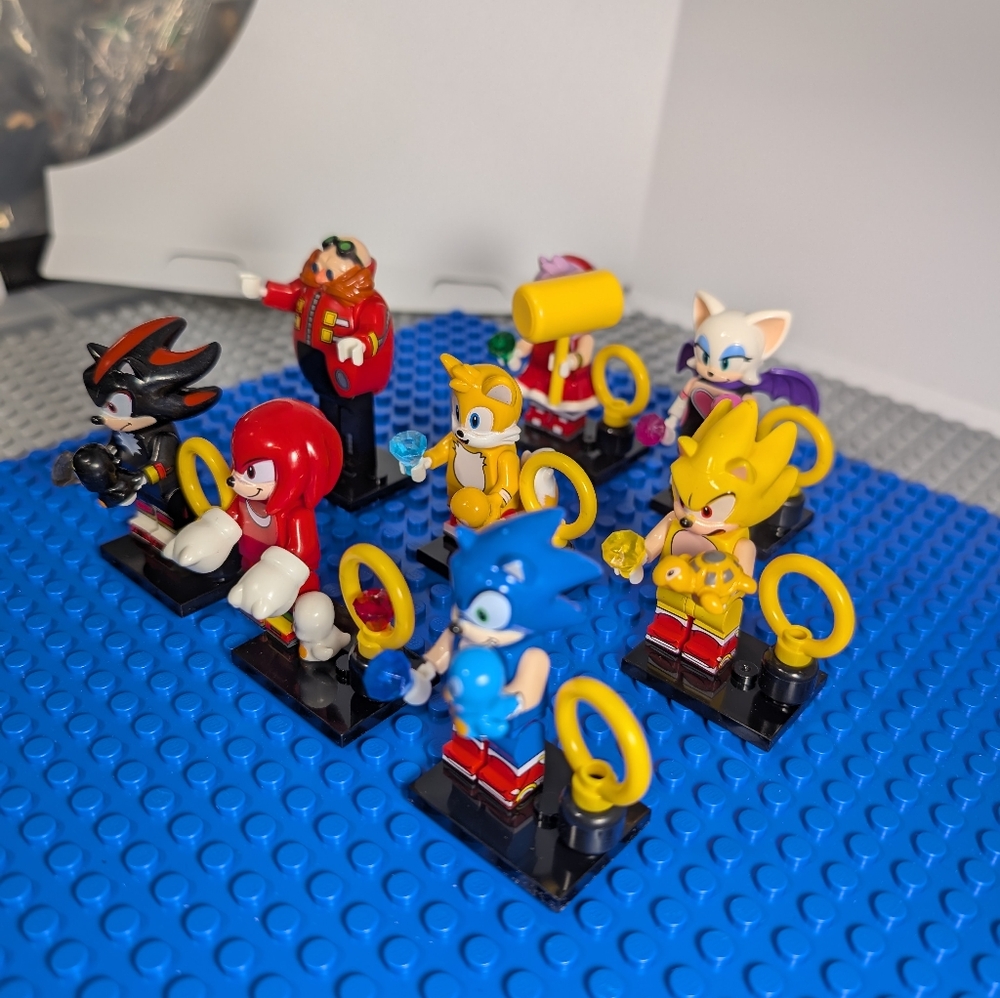 8 MINIFIGURES- Sonic the Hedgehog with Accessories - Sega- Lego Compatible - Picture 4 of 10